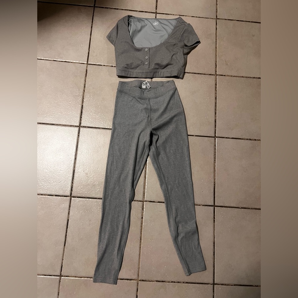 Alo Yoga Blissful Henley Top and Leggings Ribbed Set Gray XXS small